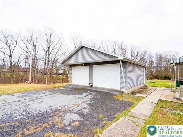 17 Mahoning Drive East, Lehighton Boro, PA 18235