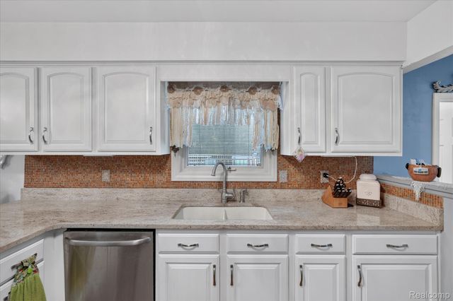 4484 Stacy Court, Vienna Charter Township, MI 48420