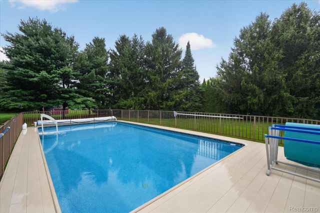 4484 Stacy Court, Vienna Charter Township, MI 48420