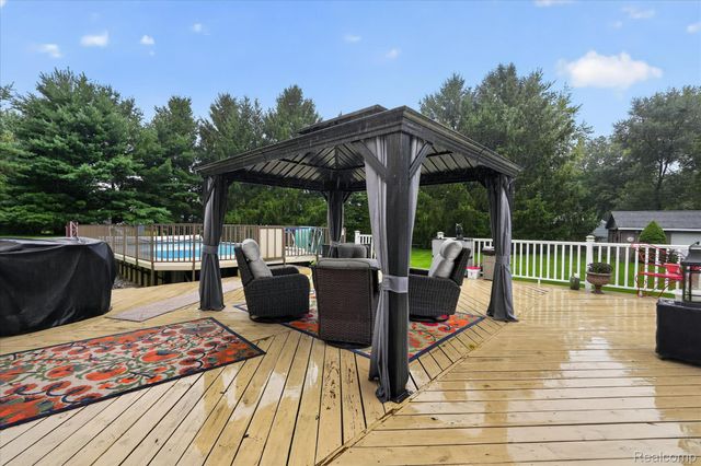 4484 Stacy Court, Vienna Charter Township, MI 48420