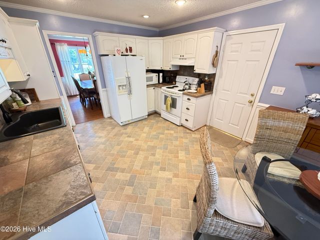 103 Ridgecrest Drive, Mount Olive, NC 28365