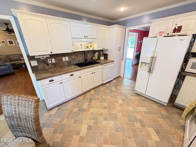 103 Ridgecrest Drive, Mount Olive, NC 28365