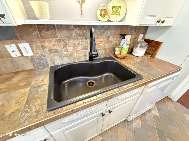 103 Ridgecrest Drive, Mount Olive, NC 28365