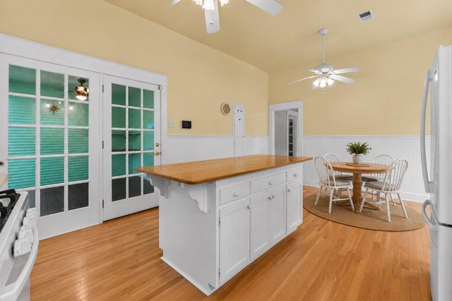 302 11th Avenue N, Texas City, TX 77590