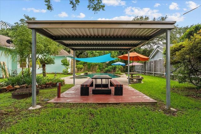 302 11th Avenue N, Texas City, TX 77590