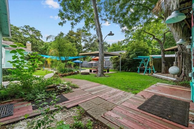 302 11th Avenue N, Texas City, TX 77590