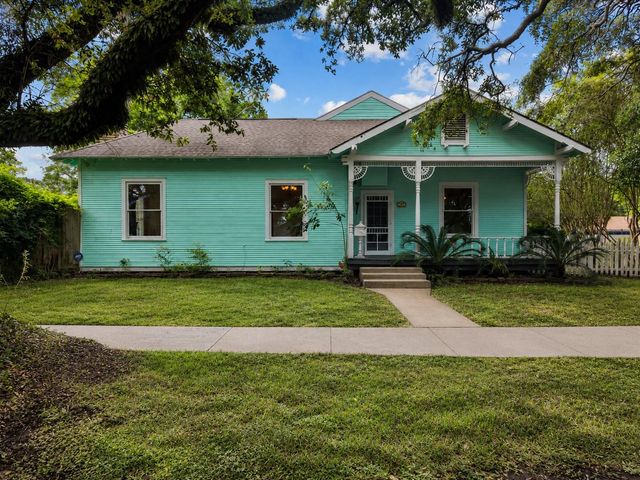 302 11th Avenue N, Texas City, TX 77590