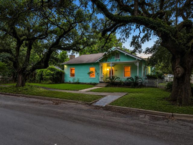 302 11th Avenue N, Texas City, TX 77590