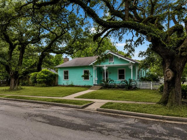 302 11th Avenue N, Texas City, TX 77590
