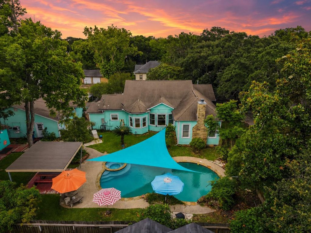 302 11th Avenue N, Texas City, TX 77590