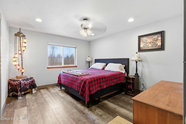 858 E Maple PL, Hayden, ID 83835