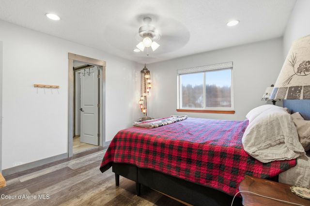 858 E Maple PL, Hayden, ID 83835