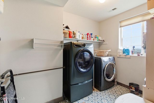 858 E Maple PL, Hayden, ID 83835