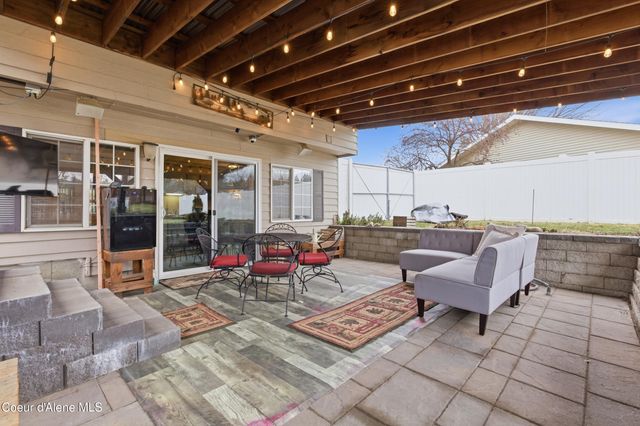 858 E Maple PL, Hayden, ID 83835