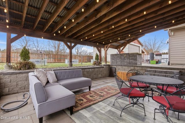 858 E Maple PL, Hayden, ID 83835