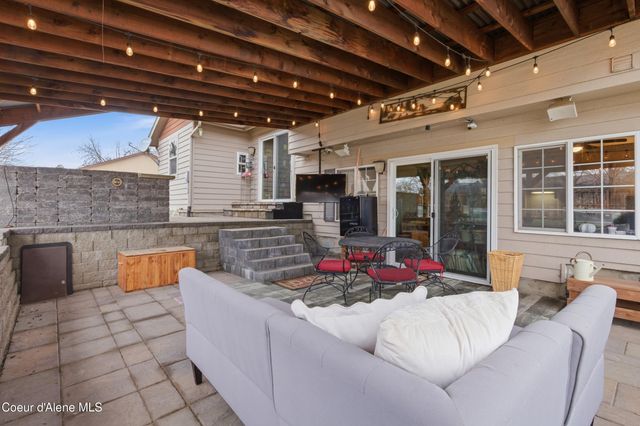 858 E Maple PL, Hayden, ID 83835