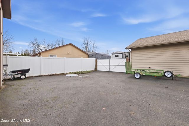 858 E Maple PL, Hayden, ID 83835