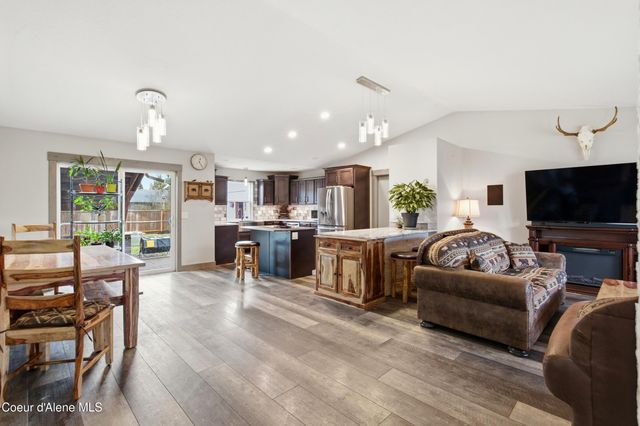 858 E Maple PL, Hayden, ID 83835