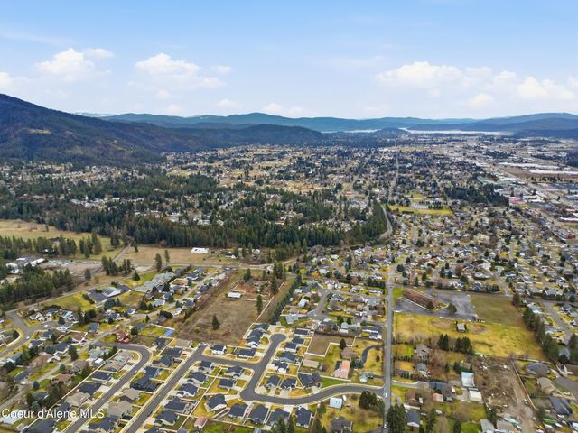 858 E Maple PL, Hayden, ID 83835