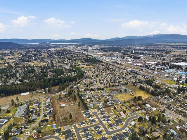 858 E Maple PL, Hayden, ID 83835