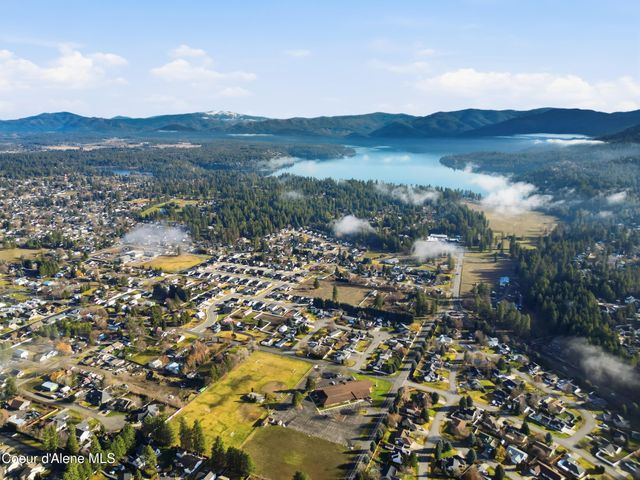 858 E Maple PL, Hayden, ID 83835