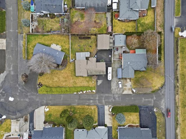 858 E Maple PL, Hayden, ID 83835