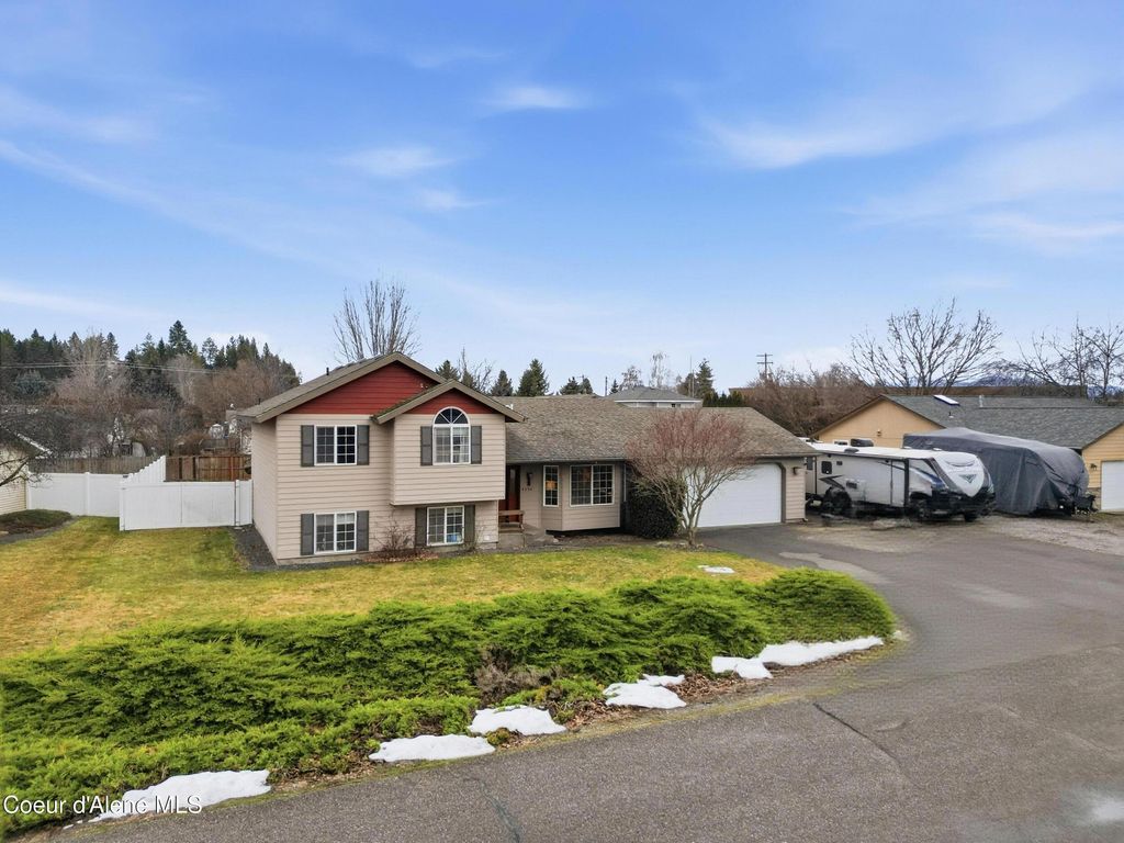 858 E Maple PL, Hayden, ID 83835