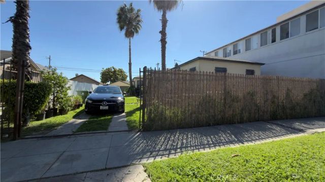 1352 W 60th, Los Angeles, CA 90044
