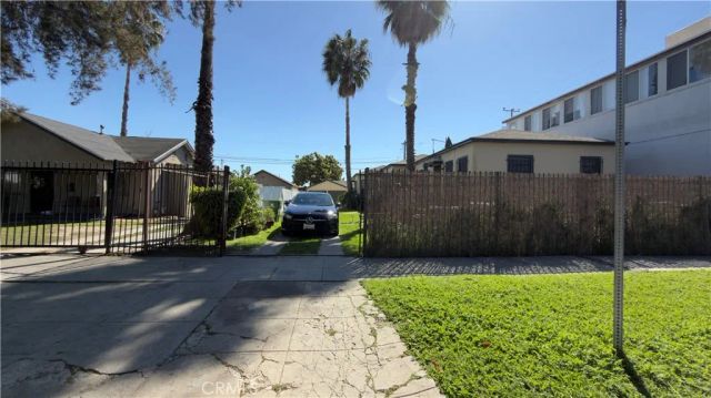 1352 W 60th, Los Angeles, CA 90044