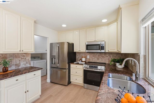 27540 Ponderosa Ct, Hayward, CA 94545