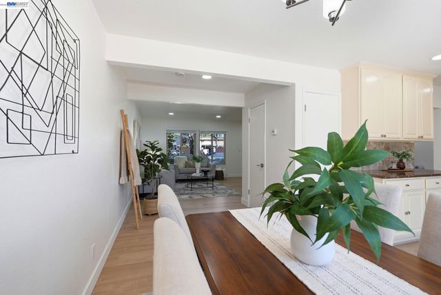 27540 Ponderosa Ct, Hayward, CA 94545
