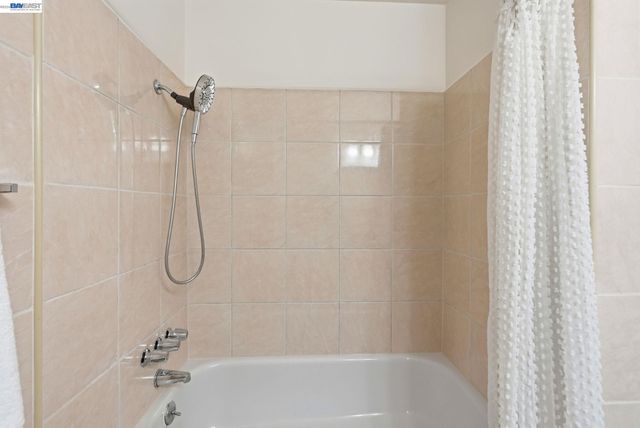27540 Ponderosa Ct, Hayward, CA 94545