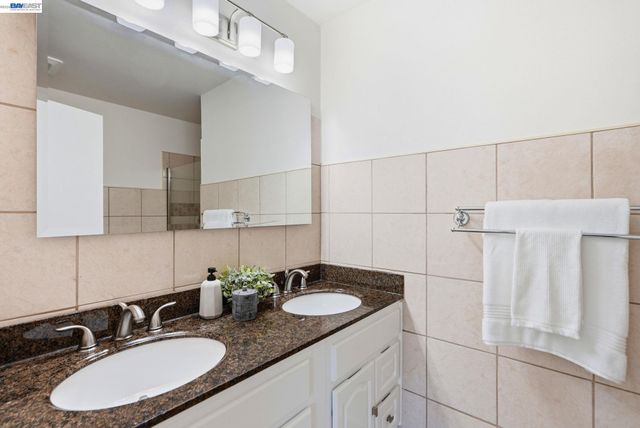 27540 Ponderosa Ct, Hayward, CA 94545
