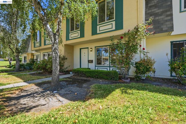 27540 Ponderosa Ct, Hayward, CA 94545