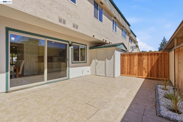27540 Ponderosa Ct, Hayward, CA 94545