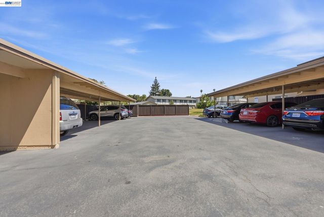 27540 Ponderosa Ct, Hayward, CA 94545