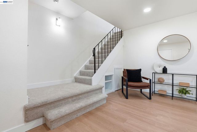 27540 Ponderosa Ct, Hayward, CA 94545
