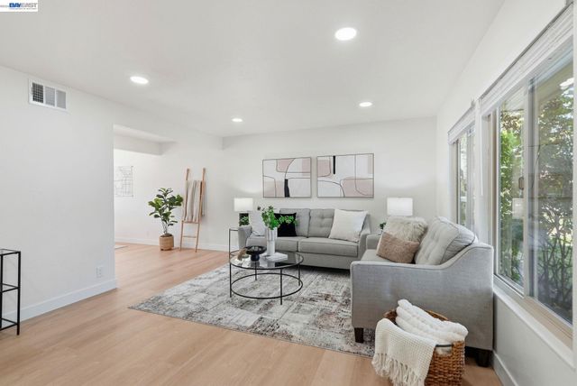 27540 Ponderosa Ct, Hayward, CA 94545