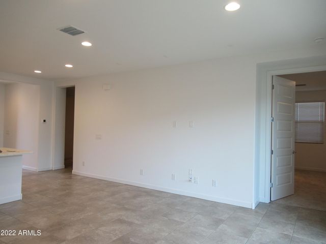 8911 W BETHANY HEIGHTS Drive, Glendale, AZ 85305