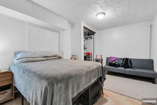 321 Farnham Avenue, Lodi, NJ 07644