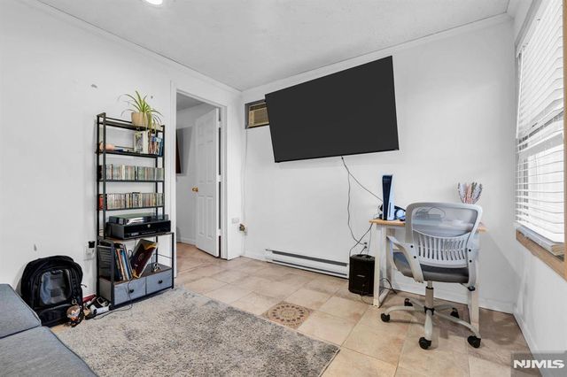 321 Farnham Avenue, Lodi, NJ 07644