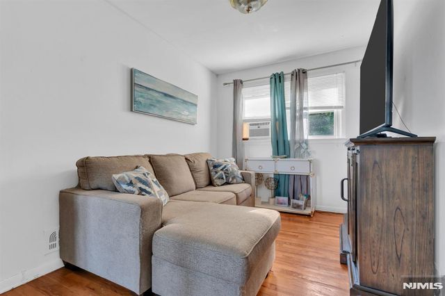 321 Farnham Avenue, Lodi, NJ 07644