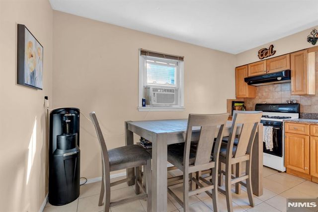 321 Farnham Avenue, Lodi, NJ 07644