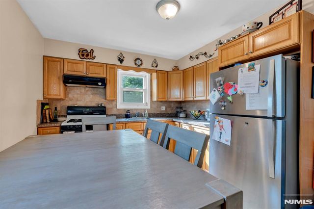321 Farnham Avenue, Lodi, NJ 07644