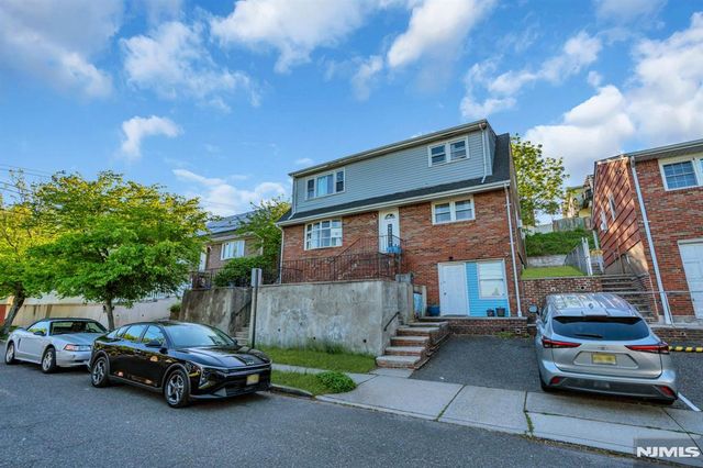 321 Farnham Avenue, Lodi, NJ 07644