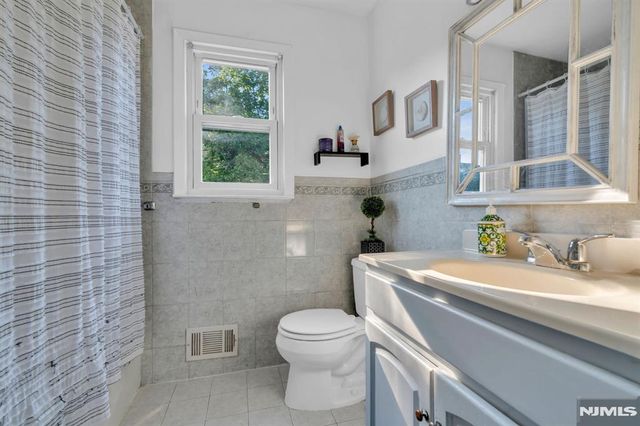 321 Farnham Avenue, Lodi, NJ 07644
