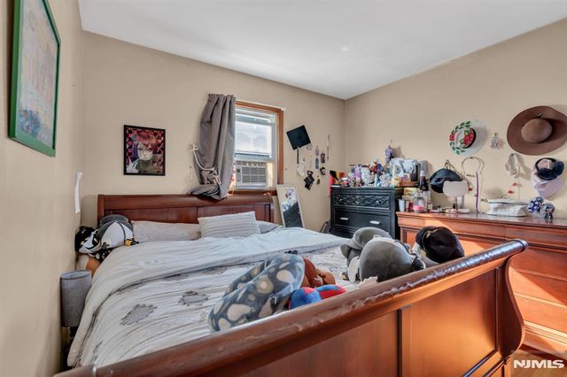 321 Farnham Avenue, Lodi, NJ 07644