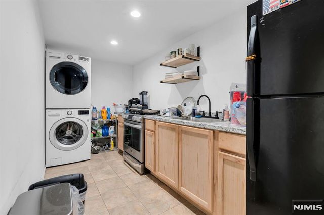 321 Farnham Avenue, Lodi, NJ 07644