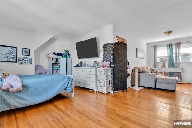 321 Farnham Avenue, Lodi, NJ 07644