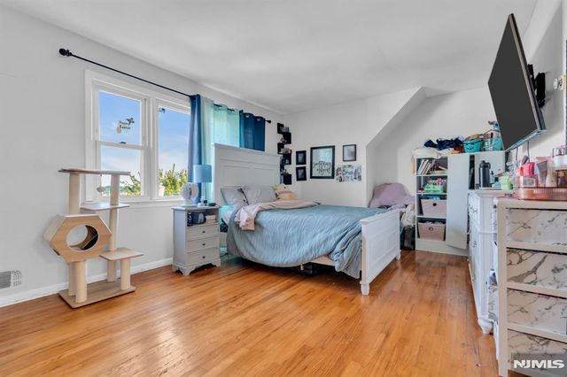 321 Farnham Avenue, Lodi, NJ 07644